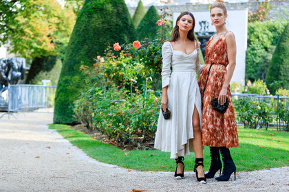 atmosphere details, black bag, black shoes, brown dress, christian dior, detail, embroidered dress, emily ratajkowski, fashion week, feathers, frenchystyle, FW, graphic bag, graphic dress, high heels, horizontal, jonathan paciullo, leather bag, leather shoes, long hair, natalia vodianova, PARIS, PFW, printed bag, printed dress, SPRING SUMMER 2018, SS 18, street style, studs, white dress