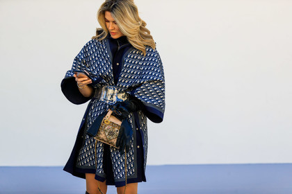 beige bag, black sweater, blue jacket, christian dior, embroidered bag, gold bag, graphic bag, graphic dress, graphic jacket, leather bag, monogram, printed bag, printed dress, printed jacket, shiny bag, transparent belt, fashion week, frenchystyle, FW, jonathan paciullo, street style, PFW, PARIS, AUTUMN WINTER 2019-2020, AW 19-20, FALL WINTER 2019-2020, FW 19-20, horizontal, atmosphere details, detail