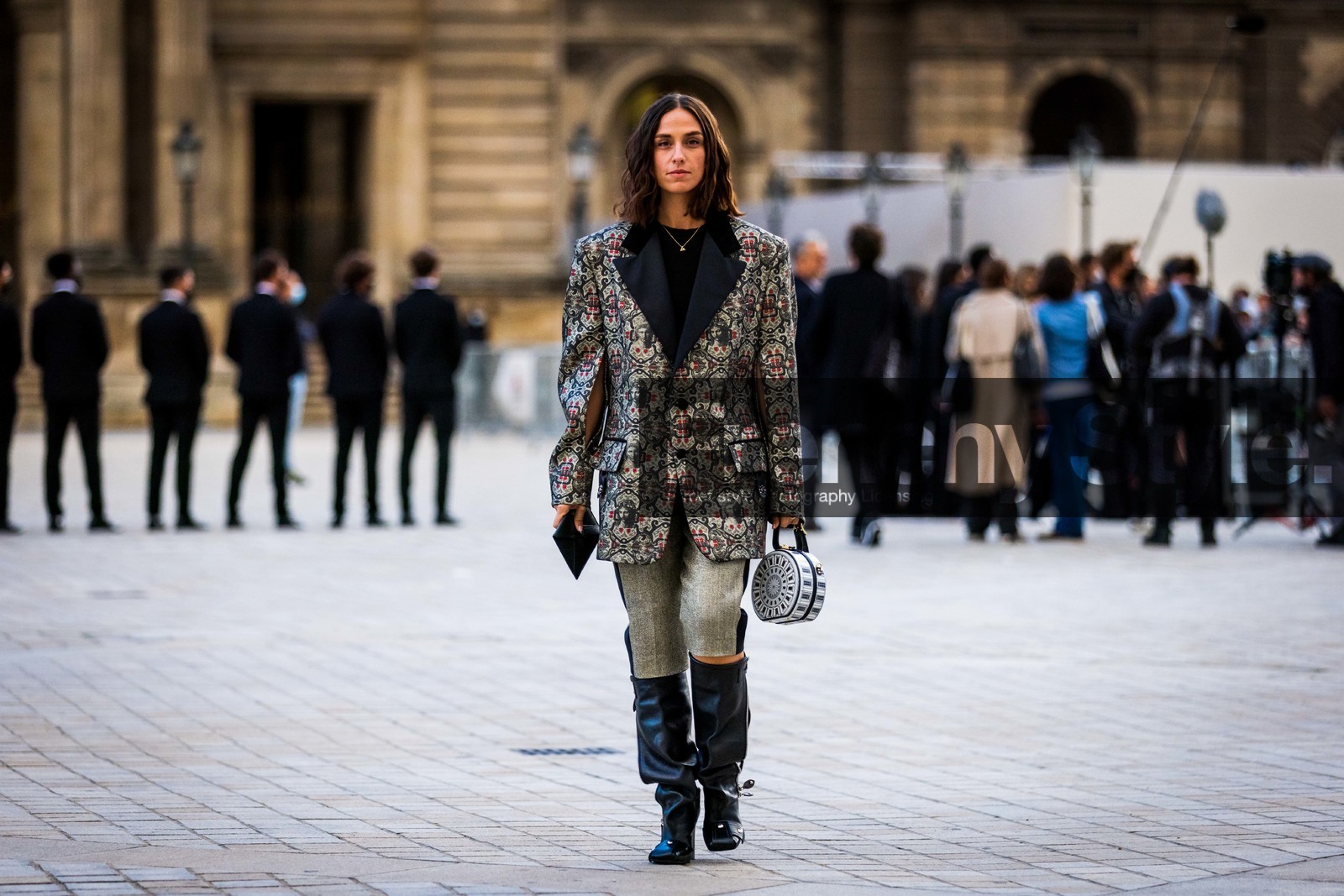 bag, bermuda, black boots, blazer, boots, Erika Boldrin, grey bermuda, grey blazer, high boots, leather boots, louis vuitton look, print, printed blazer, round bag, white bag, fashion week, frenchystyle, FW, jonathan paciullo, street style, PFW, PARIS, SPRING SUMMER 2022, SS 22, horizontal, atmosphere details, full length