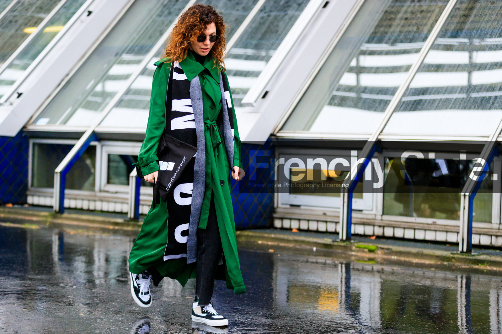 atmosphere details, AUTUMN WINTER 2017-2018, AW 17-18, black bag, black scarf, black shoes, black sneakers, FALL WINTER 2017-2018, fashion week, frenchystyle, full length, FW, FW 17-18, green coat, horizontal, jonathan paciullo, leather bag, leather shoes, long coat, PARIS, PFW, printed scarf, street style, sunglasses, trench coat, trousers, vêtements