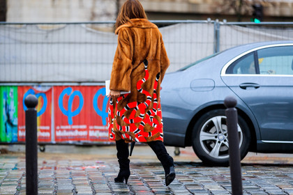 atmosphere details, AUTUMN WINTER 2017-2018, AW 17-18, back detail, black shoes, brown coat, brown fur, Christine Centenera, detail, FALL WINTER 2017-2018, fashion week, frenchystyle, Fur coat, FW, FW 17-18, gucci, high heels, horizontal, jonathan paciullo, leather shoes, PARIS, PFW, printed coat, street style