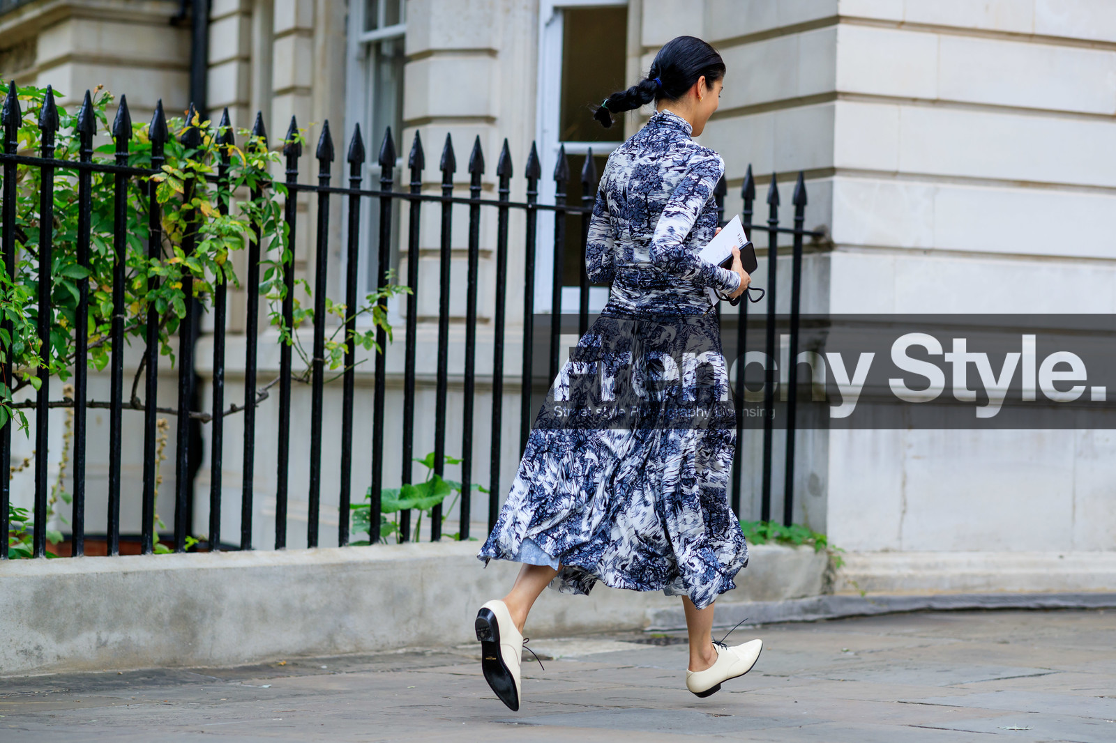 caroline issa, blue dress, white dress, high collar dress, drape dress, pleated dress, long sleeves dress, tight dress, white leather shoes, laced shoes, back details, animal print dress, long dress, fashion week, frenchystyle, FW, jonathan paciullo, street style, atmosphere details, horizontal, full length
