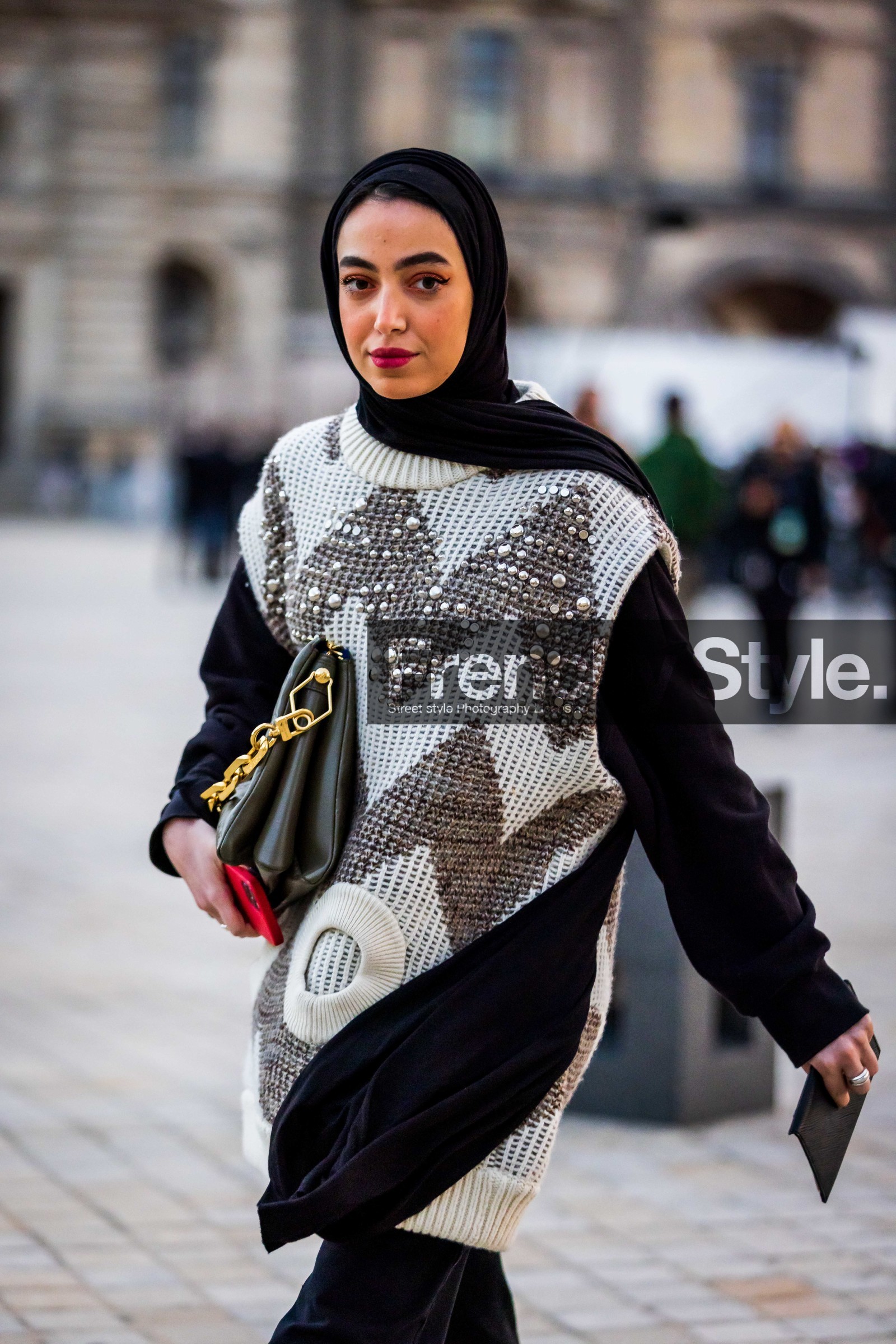 bag, black bag, black hijab, black turban, dress, hijab, knitted dress, Leena Al Ghouti, louis vuitton look, print, printed dress, sleeveless dress, studs, turban, white dress, fashion week, frenchystyle, FW, jonathan paciullo, street style, PFW, PARIS, SPRING SUMMER 2022, SS 22, vertical, atmosphere details