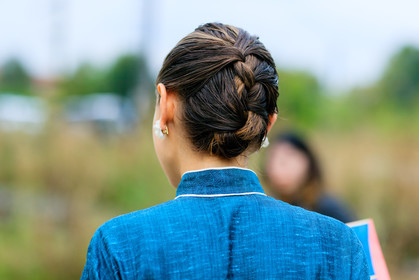 atmosphere details, back detail, blue shirt, braids, detail, fashion week, frenchystyle, FW, horizontal, jenny walton, jonathan paciullo, MFW, MILAN, SPRING SUMMER 2017, SS 17, street style, wet hair