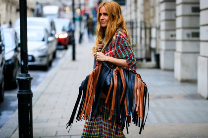 black bag, blanca miro scrimieri, camel bag, checked, fringes, graphic bag, graphic dress, knit dress, leather bag, plaid, printed bag, printed dress, red dress, street style, jonathan paciullo, FW, frenchystyle, fashion week, LFW, LONDON, AUTUMN WINTER 2019-2020, AW 19-20, FW 19-20, FALL WINTER 2019-2020, horizontal, atmosphere details, detail