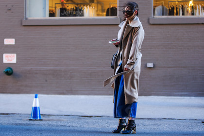 acne studios, atmosphere details, AUTUMN WINTER 2016-2017, AW 16-17, beige coat, black bag, black belt, black boots, blue denim, céline, denim pants, fashion week, frenchystyle, full length, FW, FW 16-17, high heels, horizontal, jeans, jonathan paciullo, leather bag, leather boots, NEW YORK, NYFW, street style, sunglasses, trench coat, trousers, wide pants, woman