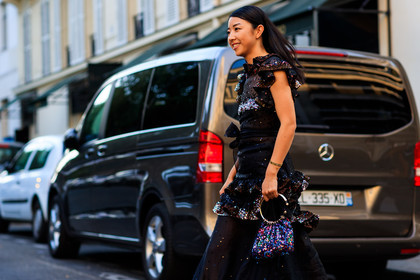 black dress, embroideries, glitter, graphic bag, graphic dress, leather bag, printed bag, printed dress, ruffles, sequined bag, sequined dress, shiny bag, shiny dress, valentino, PFW, fashion week, frenchystyle, FW, jonathan paciullo, street style, PARIS, horizontal, atmosphere details, detail, AUTUMN WINTER 2018-2019, FALL WINTER 2018-2019, FW 18-19, yuwei zhangzou