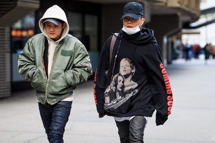 atmosphere details, AUTUMN WINTER 2016-2017, AW 16-17, beige cap, beige sweater, black cap, black pants, black sweater, bomber jacket, brown boots, denim pants, detail, FALL WINTER 2016-2017, fashion week, frenchystyle, FW, FW 16-17, grey denim, hood, hoodie, horizontal, jeans, jonathan paciullo, kaki jacket, leather pants, man, NEW YORK, NYFW, oversize, printed sweater, street style, suede shoes, titanic, trousers, vêtements, white boots
