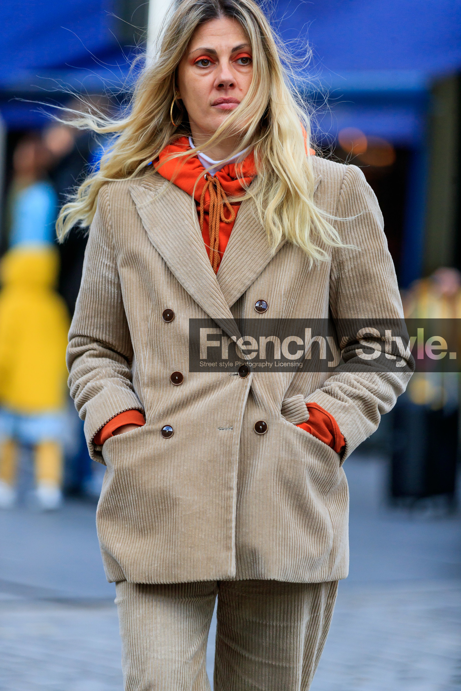 natalie hartley, beige jacket, beige pants, beige suits, velvet jacket, velvet pants, velvet suits, corduroy jacket, corduroy pants, corduroy suits, red eyeshadow, red hoodie, fashion week, frenchystyle, FW, jonathan paciullo, street style, LFW, LONDON, AUTUMN WINTER 2020-2021, FALL WINTER 2020-2021, FW 20-21, vertical, atmosphere details, detail
