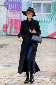 kate lamphear, black total look, black hat, black coat, black skirt, black leather boots, black leather bag, black shirt, chanel coat, long coat, tweed coat, long skirt, velvet skirt, pleated skirt, flat boots, laced boots, hand bag, fashion week, frenchystyle, FW, jonathan paciullo, street style, PFW, PARIS, SPRING SUMMER 2020, SS 20, horizontal, full length