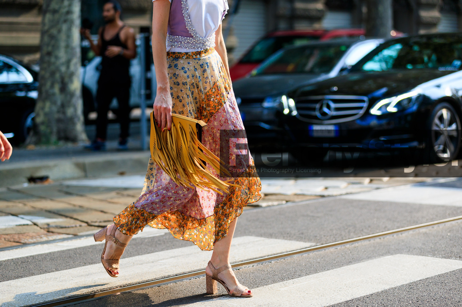 camel bag, floral, flowers, fringes, golden shoes, graphic skirt, high heels, leather bag, leather shoes, printed skirt, fashion week, frenchystyle, FW, jonathan paciullo, street style, MFW, MILAN, SPRING SUMMER 2019, SS 19, atmosphere details, horizontal, detail