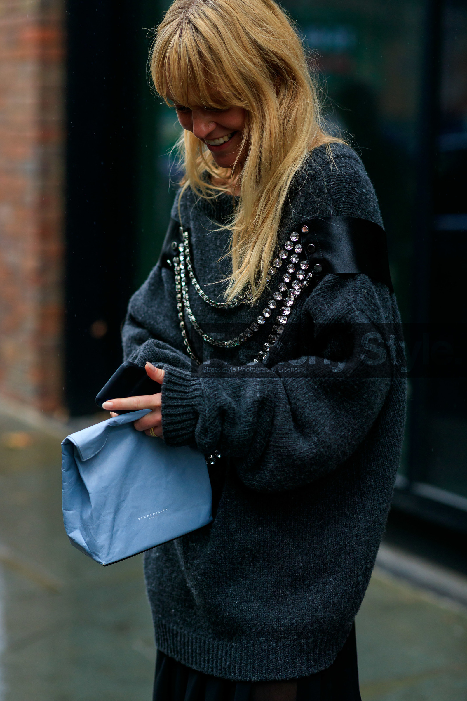jeanette madsen, close up detail, dark grey pullover, oversize pullover, strassed pullover, light blue leather bag, simon miller bag, fashion week, frenchystyle, FW, jonathan paciullo, street style, vertical, detail, atmosphere details
