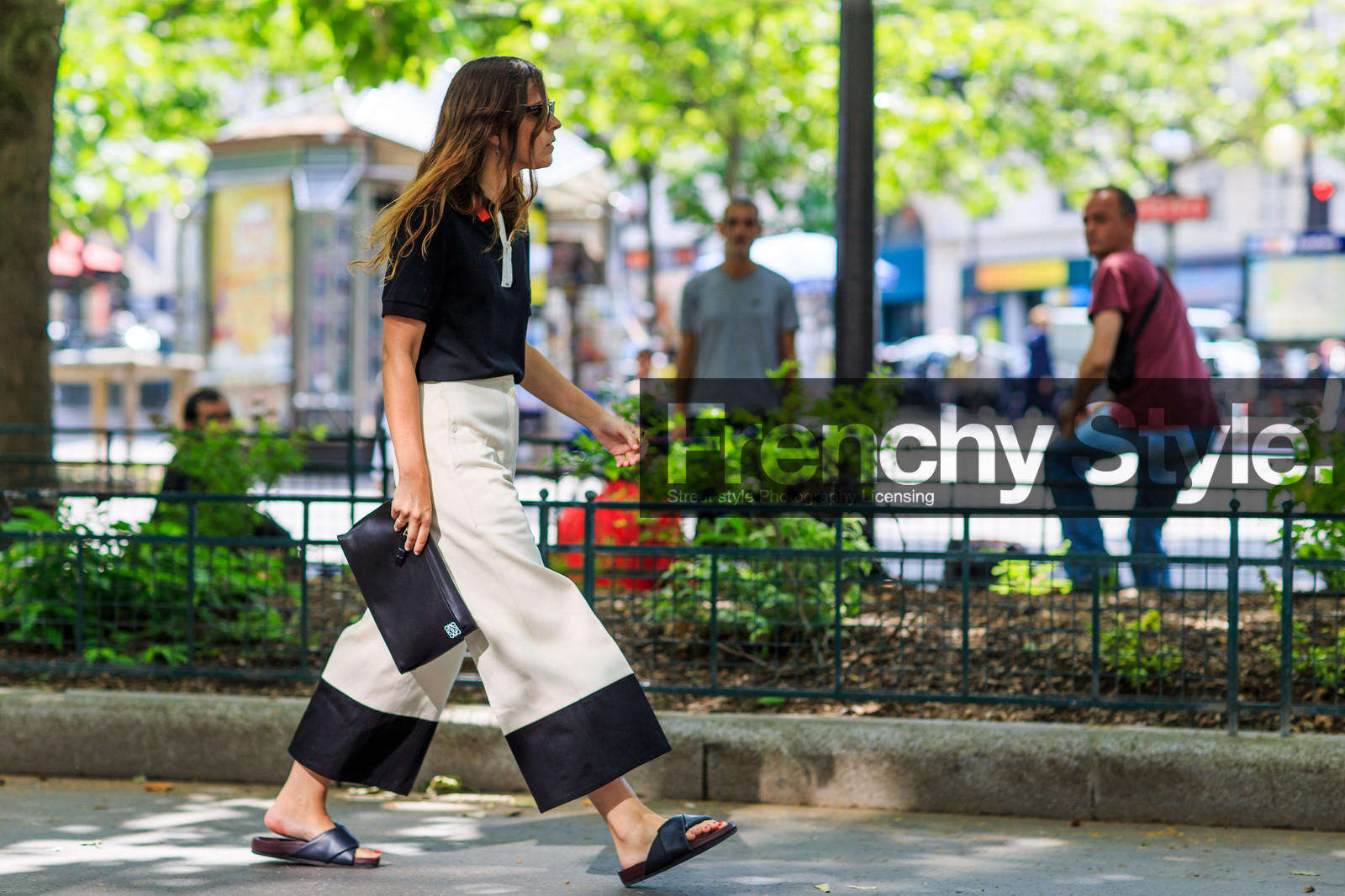 atmosphere details, black bag, black clutch, black polo, black sandals, black top, céline, fashion week, frenchystyle, full length, FW, horizontal, jonathan paciullo, loewe, MENSWEAR, PARIS, PFW, ray ban, SPRING SUMMER 2017, SS 17, street style, sunglasses, trousers, white pants, wide pants