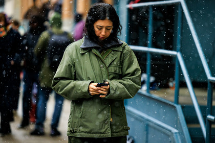 green jacket, furry winter look, winter outwear, fashion week, frenchystyle, FW, jonathan paciullo, street style, NYFW, NEW YORK, AUTUMN WINTER 2022-2023, FALL WINTER 2022_2023, FW 22-23, atmosphere details, horizontal