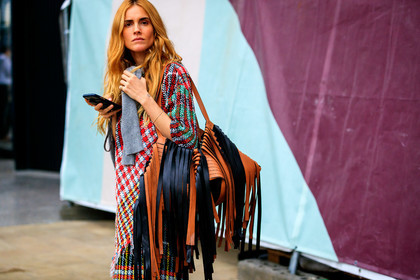 black bag, blanca miro scrimieri, camel bag, checked, fringes, graphic bag, graphic dress, knit dress, leather bag, plaid, printed bag, printed dress, red dress, street style, jonathan paciullo, FW, frenchystyle, fashion week, LFW, LONDON, AUTUMN WINTER 2019-2020, AW 19-20, FW 19-20, FALL WINTER 2019-2020, horizontal, atmosphere details, detail