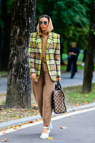 green jacket, checked jacket, beige pullover, beige pants, hoodie, camel pants, camel pullover, camel hoodie, beige hoodie, beige bag, shopping bag, monogrammed bag, gucci bag, hand bag, round shape sunglasses, woolen pants, jogging pants, sportswear, white leather shoes, high heels shoes, gabriella berdugo, street style, jonathan paciullo, FW, frenchystyle, fashion week, MFW, MILAN, SPRING SUMMER 2021, SS 21, vertical, full length