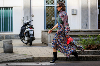 karina nigay, floral printed dress, asymetrical dress, high collar dress, long sleeves dress, sleeveless dress, ruffle dress, long dress, red leather bag, hand bag, balenciaga bag, black leather boots, squared toed shoes, square shape glasses, multicolor dress, fashion week, frenchystyle, FW, jonathan paciullo, street style, MFW, MILAN, AUTUMN WINTER 2020-2021, FALL WINTER 2020-2021, FW 20-21, horizontal, atmosphere details, full length