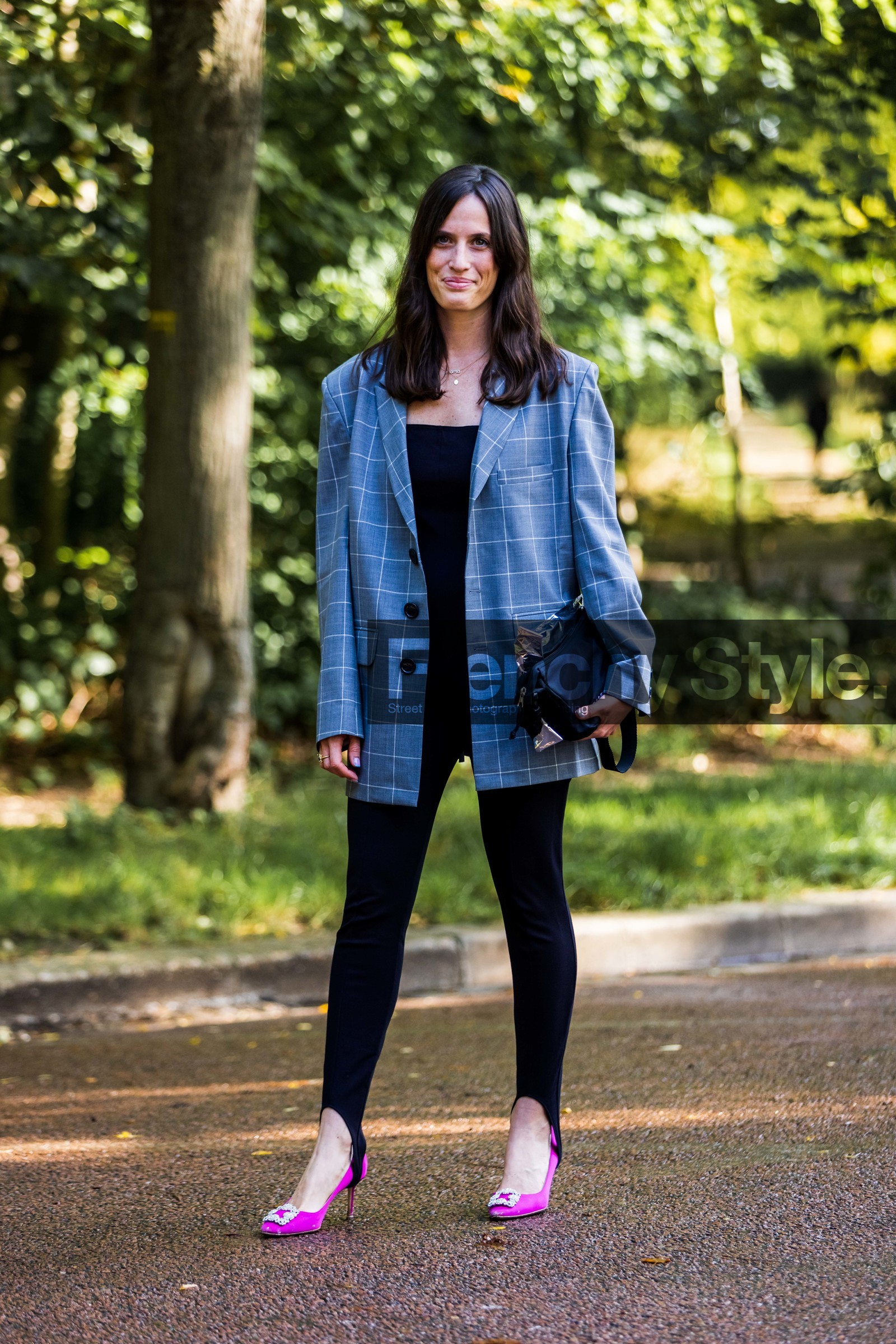 bag, black bag, black legging, black top, blazer, check, checked blazer, grey blazer, heels, Laure Hériard-Dubreuil, legging, manolo blanihk shoes, pink heels, pink pumps, print, printed blazer, pumps, statement shoes, strass, fashion week, frenchystyle, FW, jonathan paciullo, street style, PFW, PARIS, SPRING SUMMER 2022, SS 22, vertical, full length