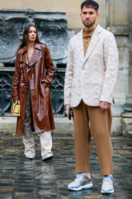 alice & j.s, alice barbier, JS roques, brown leather trench coat, vinyl trenchcoat, polish trench coat, yellow leather bag, hand bag, big buckle bag, boyy bag, beige pullover, beige pants, geometrical printed pants, flare pants, acne studios pants, acne studios jacket, beige jacket, polo collar pullover, knit pants, white sneakers, light beige sneakers, fashion week, frenchystyle, FW, jonathan paciullo, street style, PFW, PARIS, vertical, full length