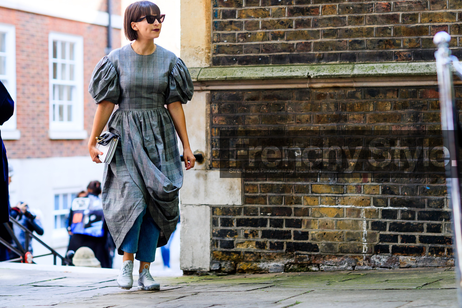 atmosphere details, black and white bag, blue denim, checked dress, clara cornet, denim pants, fashion week, frenchystyle, full length, FW, graphic dress, grey dress, horizontal, jeans, jonathan paciullo, jw anderson, leather bag, leather shoes, LFW, LONDON, SPRING SUMMER 2018, SS 18, street style, trousers, white sneakers