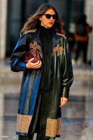jen wonders, red lipstick, black sunglasses, black blouse, black leather coat, black jeans, pleated blouse, high collar blouse, pearl embroidered coat, strassed coat, metalic coat, golden coat, cross embroidered coat, burgundy leather clutch, fashion week, frenchystyle, FW, jonathan paciullo, street style, PFW, PARIS, vertical, atmosphere details, detail