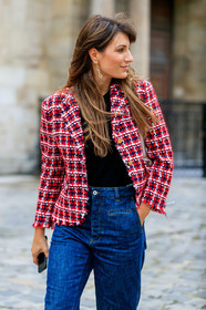 carlotta oddi, carlotta rubaltelli, chain earrings, dangling earrings, golden earrings, diamond earrings, multicolor earrings, mini hoop earrings, red jacket, checked jacket, tweed jacket, denim, blue jeans, high waist jeans, fashion week, frenchystyle, FW, jonathan paciullo, street style, PFW, PARIS, SPRING SUMMER 2020, SS 20, horizontal, atmosphere details, detail