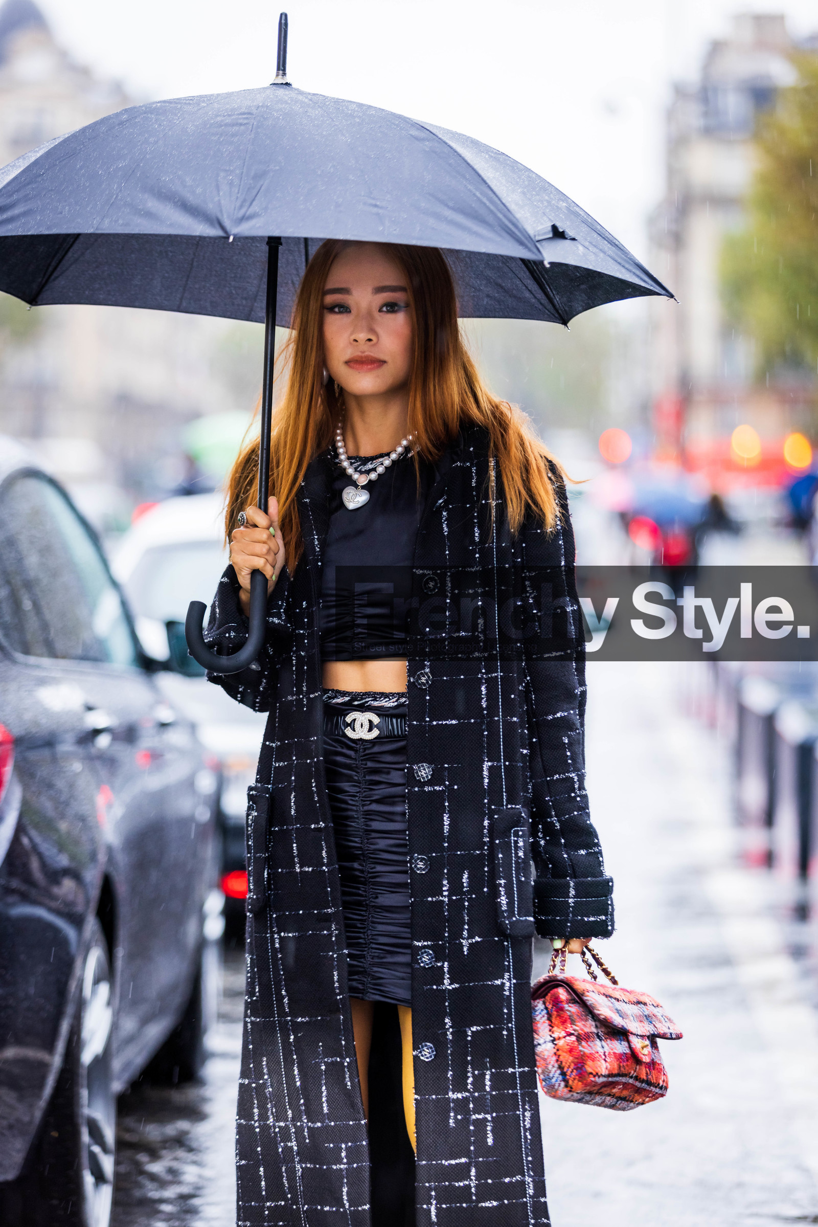 bag, belt, black coat, black crop top, black skirt, chanel belt, chanel look, check, coat, crop top, necklace, Niki Wu Jie, pearl necklace, printed bag, red bag, skirt, tartan print, umbrella, fashion week, frenchystyle, FW, jonathan paciullo, street style, PFW, PARIS, SPRING SUMMER 2022, SS 22, vertical, atmosphere details