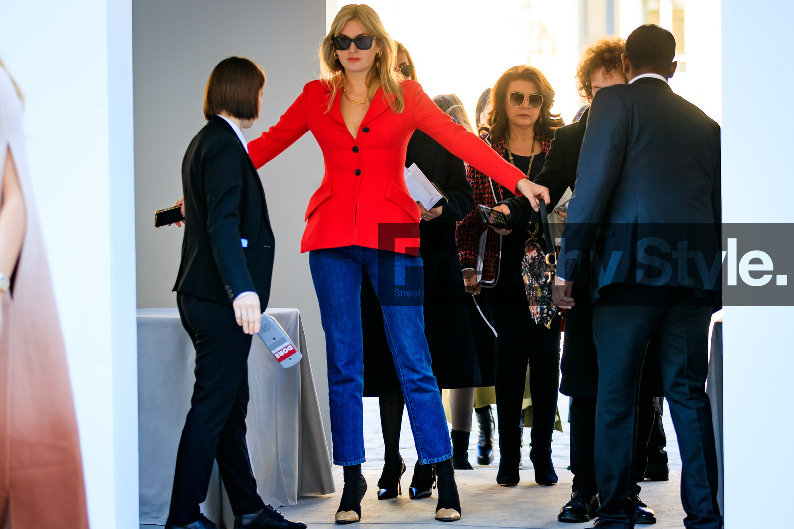 black bag, black shoes, blue denim, camille charriere, christian dior, céline, denim pants, embroidered bag, floral, flowers, graphic bag, high heels, jeans, leather bag, leather shoes, printed bag, red jacket, sunglasses, trousers, fashion week, frenchystyle, FW, jonathan paciullo, street style, PFW, PARIS, AUTUMN WINTER 2019-2020, AW 19-20, FALL WINTER 2019-2020, FW 19-20, horizontal, atmosphere details, full length