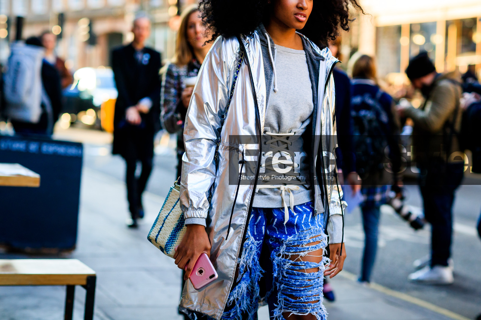 atmosphere details, AUTUMN WINTER 2017-2018, AW 17-18, blue denim, corset, denim pants, detail, FALL WINTER 2017-2018, fashion week, frenchystyle, FW, FW 17-18, grey sweater, horizontal, iphone, jeans, jonathan paciullo, leather bag, LFW, LONDON, ripped pants, shiny coat, silver jacket, street style, trousers, white bag