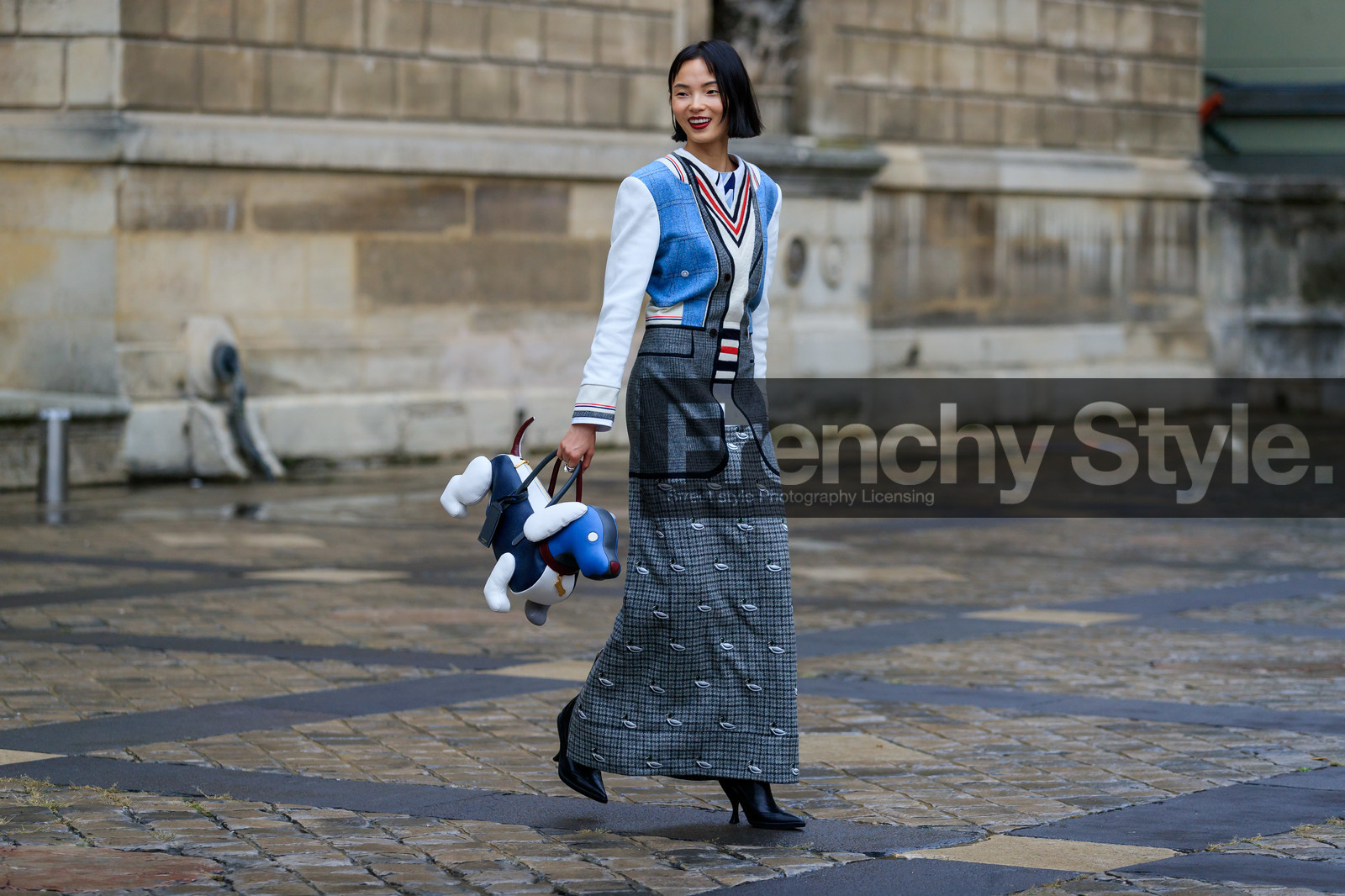 model, thom browne bag, thom browne boots, thom browne jacket, thom browne look, thom browne dress, jacket dress, long dress, loose jacket, long coat, white jacket, grey coat, checked coat, embroidered coat, animal print coat, denim jacket, split dress, white leather jacket, white leather bag, navy blue leather bag, hand bag, animal shape bag, PARIS, PFW, SPRING SUMMER 2020, SS 20, fashion week, frenchystyle, FW, jonathan paciullo, street style, horizontal, atmosphere details, full length