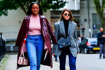 atmosphere details, black bag, black sweater, blazer, blue denim, bordeaux, burgundy, checked jacket, denim pants, detail, fashion week, frenchystyle, FW, graphic jacket, grey jacket, horizontal, jeans, jonathan paciullo, leather bag, leather coat, LFW, LONDON, pink bag, pink sweater, plaid, printed jacket, red coat, SPRING SUMMER 2018, SS 18, street style, trousers