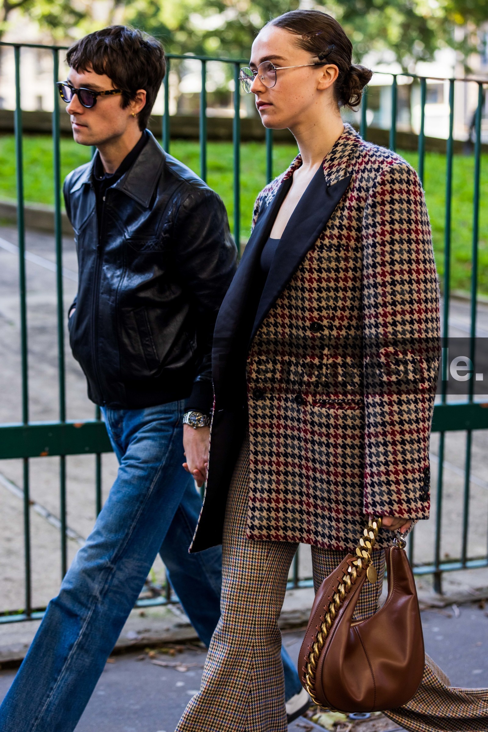 bag, beige blazer, beige pants, black jacket, blazer, blue denim, brown bag, denim, Ella Emhoff, glasses, gold chain, houndstooth print, jacket, leather jacket, menswear, pants, print, printed blazer, printed pants, Samuel Hine, fashion week, frenchystyle, FW, jonathan paciullo, street style, PFW, PARIS, SPRING SUMMER 2022, SS 22, vertical, atmosphere details