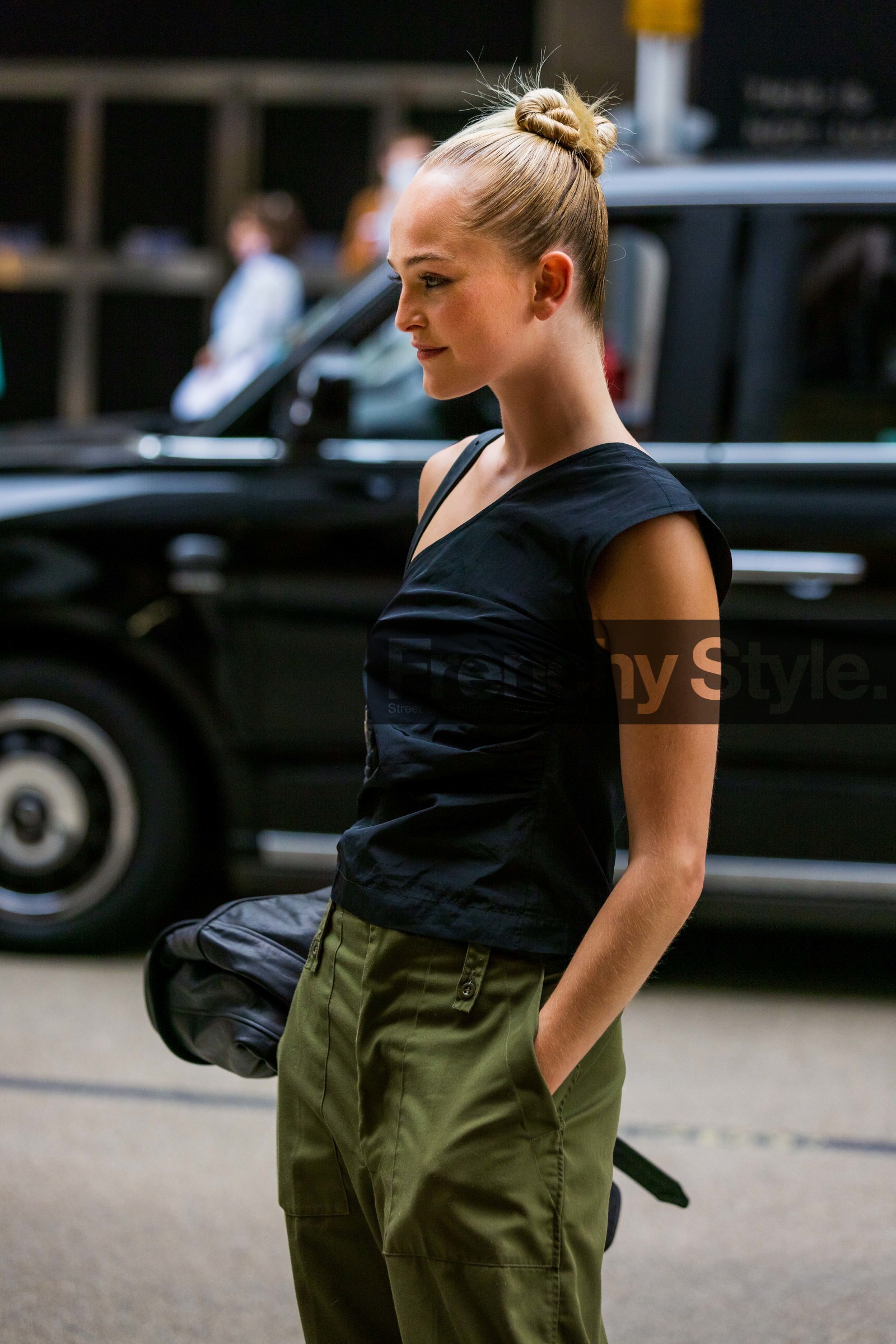 Jean Campbell, black, tank top, pants, fashion week, frenchystyle, FW, jonathan paciullo, street style, SPRING SUMMER 2022, SS 22, LFW, LONDON, vertical, atmosphere details, detail, model