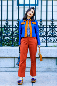 blue jacket, blue shirt, camel bag, camera, clogs, fashion week, frenchystyle, full length, FW, jonathan paciullo, leather bag, NEW YORK, NYFW, printed bag, printed shirt, red pants, SPRING SUMMER 2018, SS 18, street style, trousers, vertical, white bag