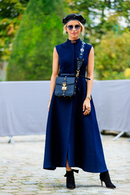 beret, black bag, black hat, black shoes, blue dress, caro daur, choker, christian dior, earrings, fashion week, frenchystyle, full length, FW, graphic bag, high heels, jonathan paciullo, leather bag, leather shoes, necklace, PARIS, PFW, SPRING SUMMER 2018, SS 18, street style, sunglasses, vertical