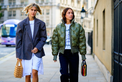 anya hindmarch, black denim, blazer, checked, denim pants, down jacket, erika boldrin, graphic bag, graphic jacket, green jacket, grey jacket, jeans, leather bag, linda tol, multicolor bag, plaid, printed bag, printed jacket, printed sweater, proenza schouler, striped bag, trousers, white dress, white sweater, yellow bag, fashion week, frenchystyle, FW, jonathan paciullo, street style, LFW, LONDON, SPRING SUMMER 2019, SS 19, atmosphere details, horizontal, detail