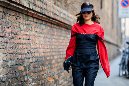 atmosphere details, AUTUMN WINTER 2017-2018, AW 17-18, black bag, black cap, black jumpsuit, chanel handbag, detail, eleonora carisi, FALL WINTER 2017-2018, fashion week, frenchystyle, FW, FW 17-18, horizontal, jonathan paciullo, leather bag, MFW, MILAN, red sweater, street style, sunglasses, timeless bag, trousers