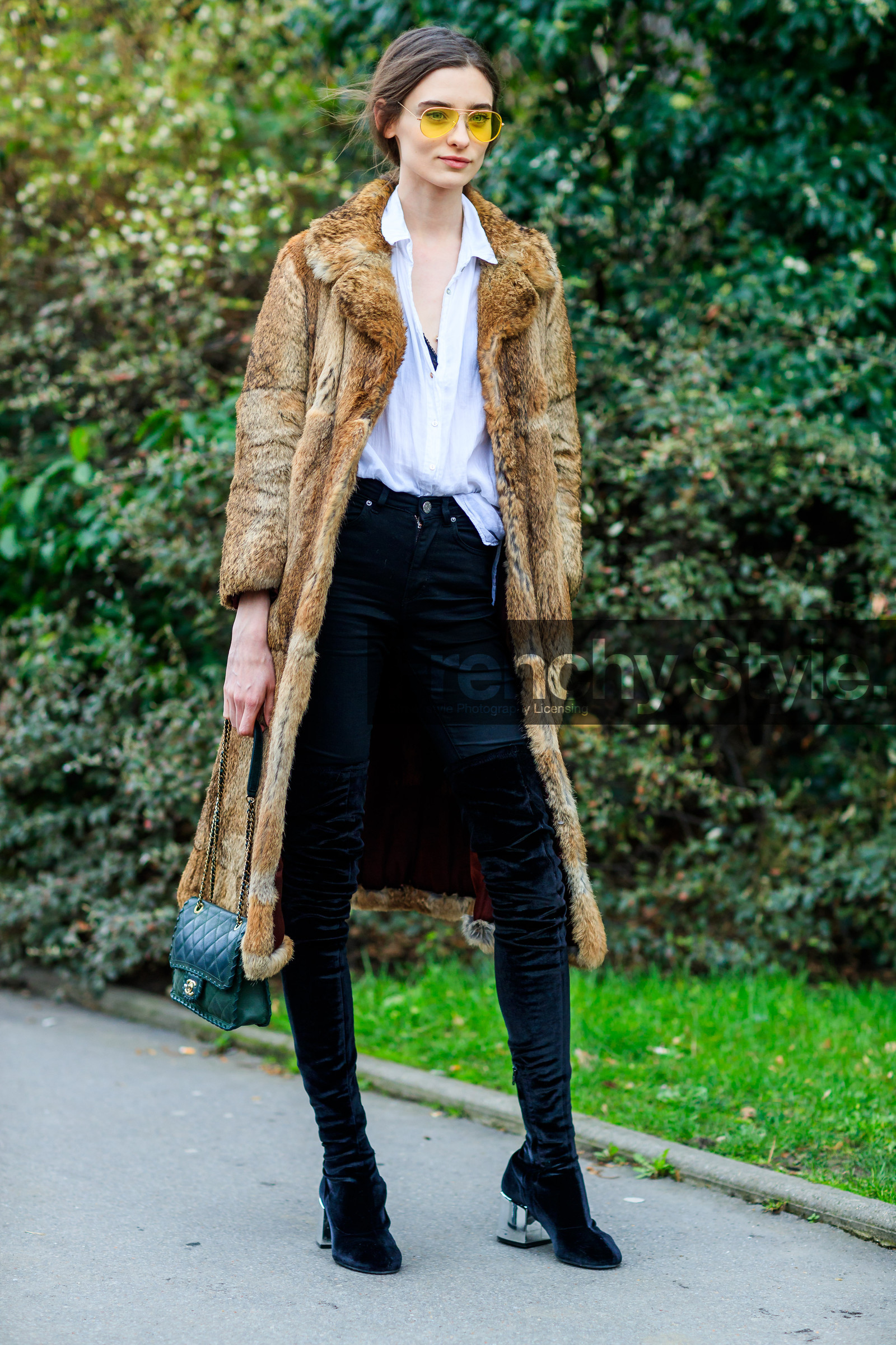 AUTUMN WINTER 2017-2018, AW 17-18, black denim, black shoes, brown coat, brown fur, Carolina Thaler, chanel handbag, denim pants, FALL WINTER 2017-2018, fashion week, frenchystyle, full length, Fur coat, FW, FW 17-18, green bag, high boots, high heels, jeans, jonathan paciullo, leather bag, leather shoes, model, PARIS, PFW, street style, suede shoes, trousers, vertical, white shirt