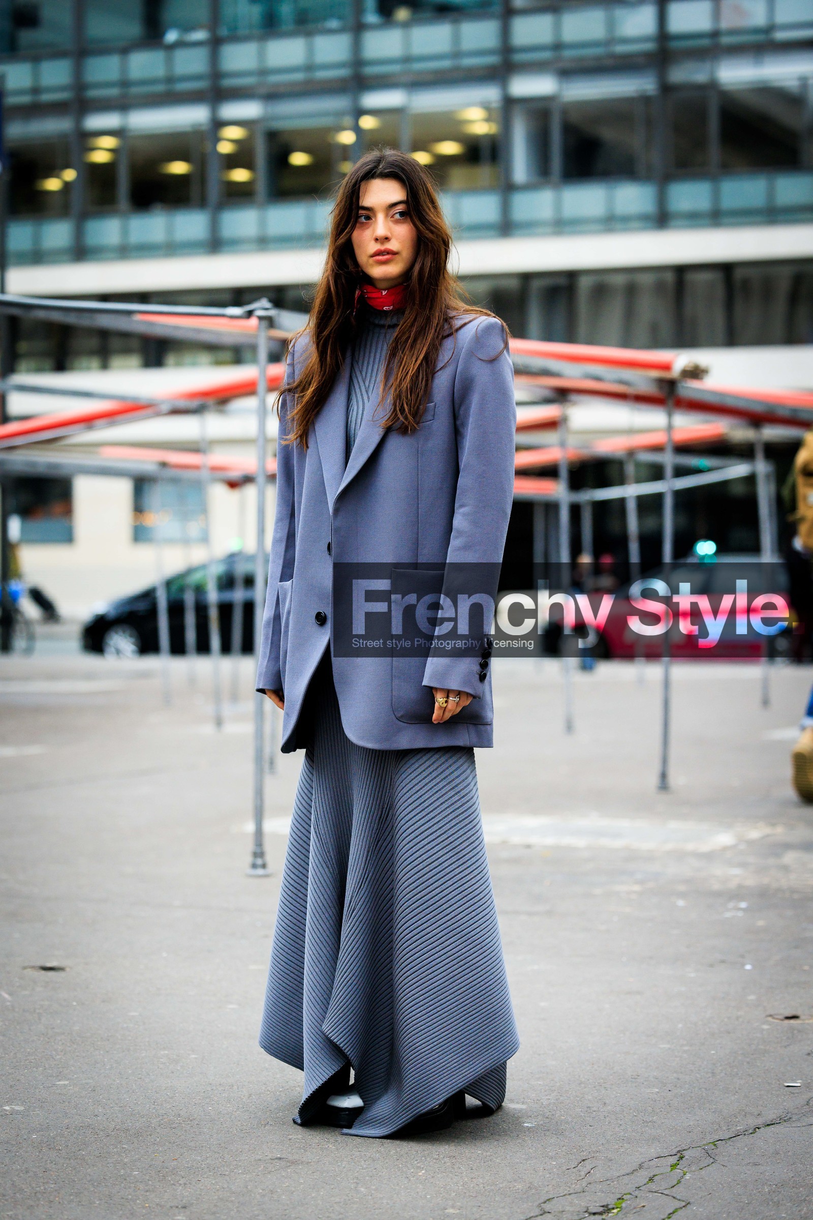 grey blazer, red scarf, knitted top, oversized blazer, longskirt, knitted skirt, rings, fashion week, frenchystyle, FW, jonathan paciullo, street style, PFW, PARIS, menswear, AUTUMN WINTER 2022-2023, FALL WINTER 2022-2023, FW 22-23, full length, vertical