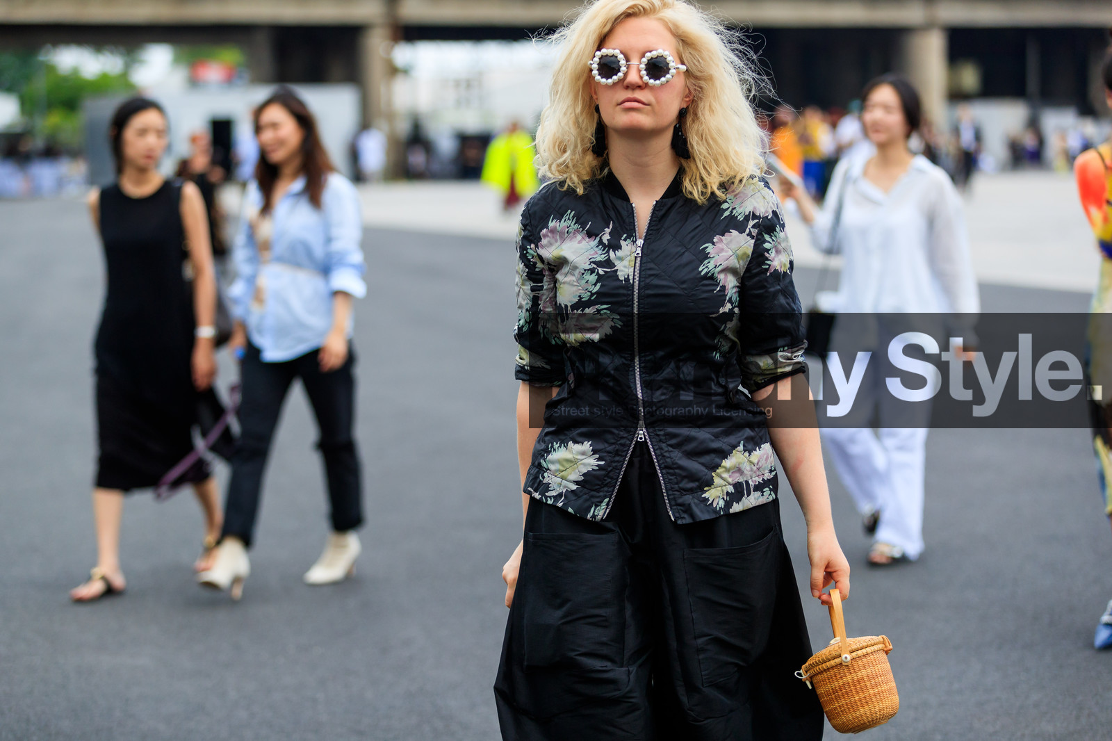basket, black jacket, black pants, floral, flowers, fun sunglasses, graphic jacket, leather bag, printed jacket, sunglasses, fashion week, frenchystyle, FW, jonathan paciullo, street style, PFW, PARIS, atmosphere details, horizontal, detail, AUTUMN WINTER 2018-2019, FALL WINTER 2018-2019, FW 18-19