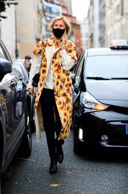 elizabeth von der goltz, white shirt, silk shirt, sleeveless jacket, sleeveless coat, long coat, long jacket, yellow jacket, yellow coat, floral printed coat, floral printed jacket, covid face mask, fashion week, frenchystyle, FW, jonathan paciullo, street style, PFW, PARIS, SPRING SUMMER 2021, SS 21, vertical, full length
