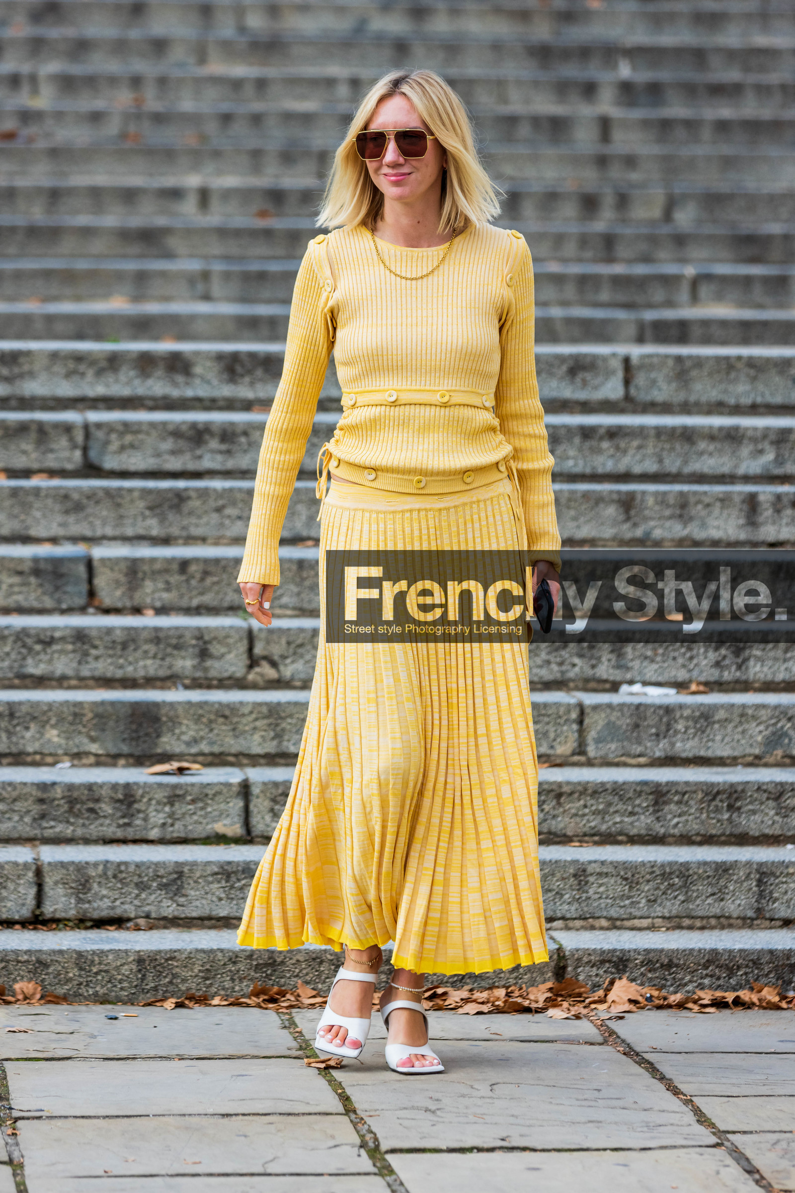 Lisa Aiken, knitwear, knitted top, knit, pleated skirt, skirt, yellow, heeled sandals, white, sunglasses, fashion week, frenchystyle, FW, jonathan paciullo, street style, SS 22, SPRING SUMMER 2022, LFW, LONDON, vertical, full length