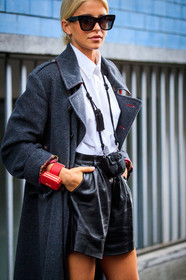 dark grey coat, black leather shorts, white shirt, black sunglasses, square shape glasses, bag necklace, round shape necklace, round shape bag, black necklace, black bag, etro bag, etro look, etro coat, oversize coat, celine sunglasses, caro daur, street style, jonathan paciullo, FW, frenchystyle, fashion week, MFW, MILAN, SPRING SUMMER 2021, SS 21, vertical, detail