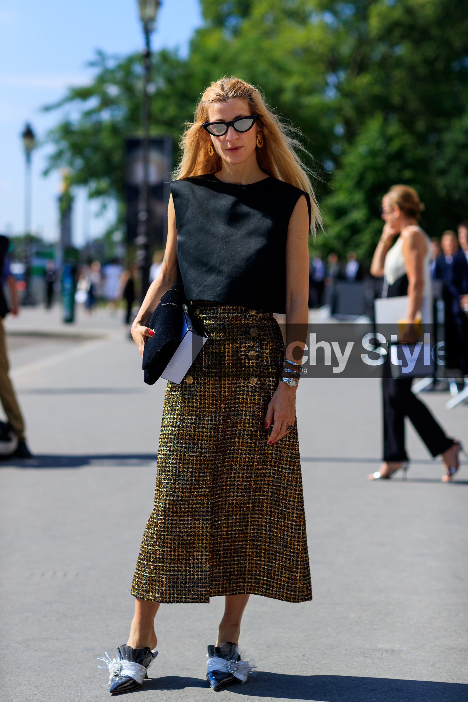 black and white shoes, black bag, black shoes, black top, bronze, brown skirt, graphic skirt, high heels, leather bag, leather shoes, printed skirt, sunglasses, tweed skirt, fashion week, frenchystyle, FW, jonathan paciullo, street style, PFW, PARIS, vertical, full length, AUTUMN WINTER 2018-2019, FALL WINTER 2018-2019, FW 18-19, ada kokosar
