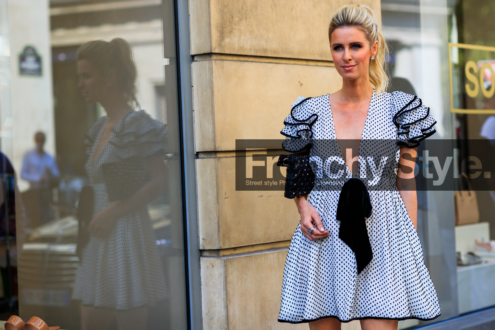 black and white, black bag, graphic dress, leather bag, polka dot, printed dress, ruffles, white dress, fashion week, frenchystyle, FW, jonathan paciullo, street style, PFW, PARIS, horizontal, atmosphere details, detail, AUTUMN WINTER 2018-2019, FALL WINTER 2018-2019, FW 18-19, nicky hilton