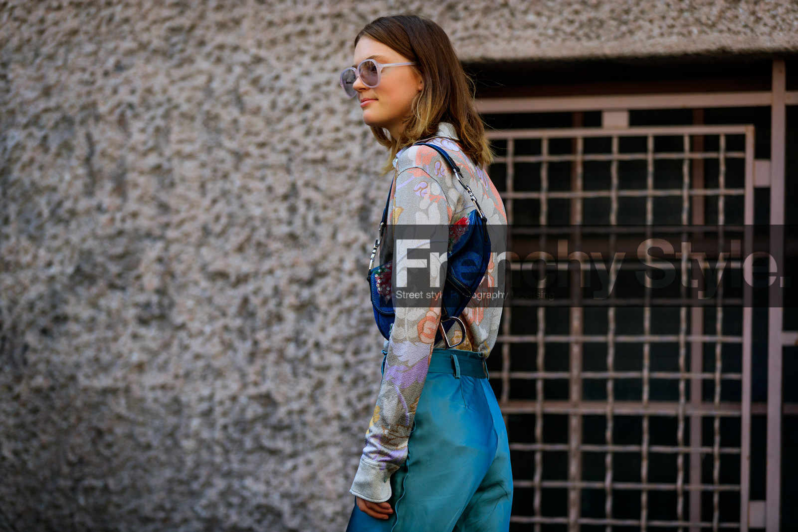 black bag, blue bag, blue pants, christian dior, graphic bag, grey shirt, leather bag, printed bag, printed shirt, sunglasses, trousers, fashion week, frenchystyle, FW, jonathan paciullo, street style, PFW, PARIS, atmosphere details, horizontal, detail, AUTUMN WINTER 2018-2019, FALL WINTER 2018-2019, FW 18-19