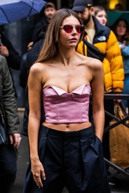 Alizée Gamberini, black pants, bustier, pants, pink bustier, pleated pants, red sunglasses, sunglasses, fashion week, frenchystyle, FW, jonathan paciullo, street style, PFW, PARIS, SPRING SUMMER 2022, SS 22, vertical, atmosphere details