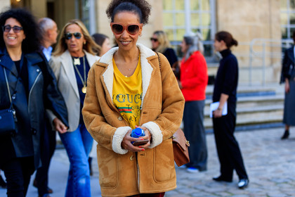 atmosphere details, beige jacket, detail, fashion week, frenchystyle, FW, gucci, horizontal, jonathan paciullo, leather bag, leather jacket, PARIS, PFW, printed t shirt, shearling, SPRING SUMMER 2018, SS 18, street style, sunglasses, yellow t shirt
