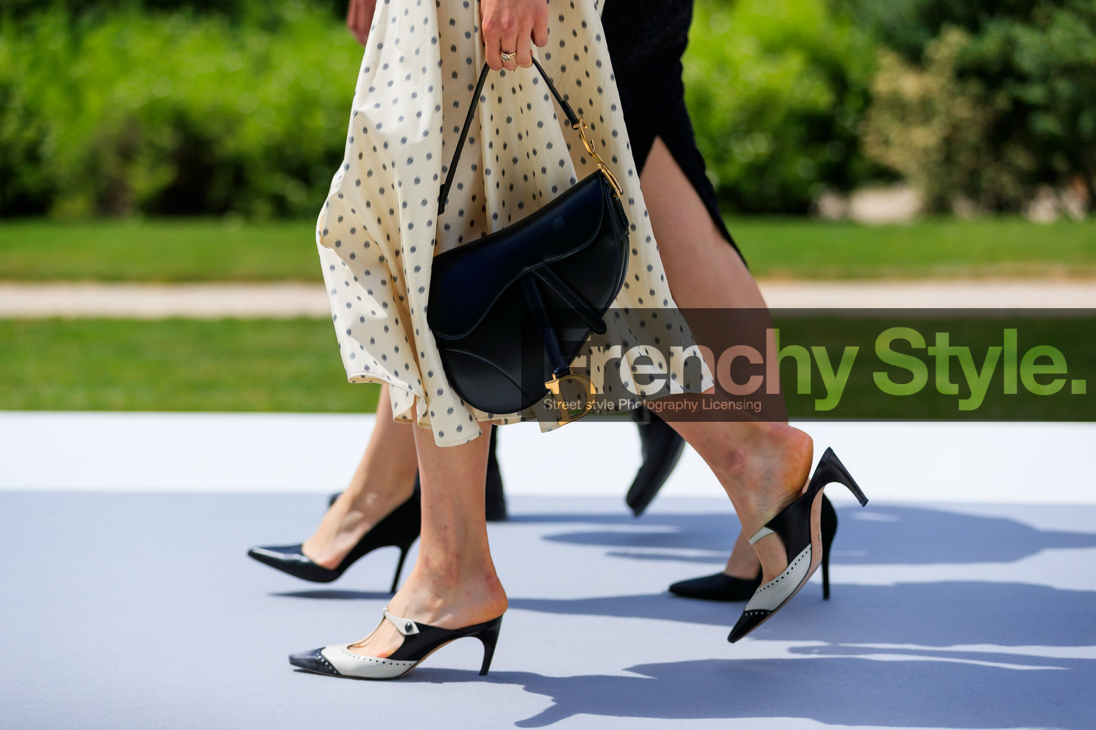beige dress, black and white shoes, black bag, christian dior, graphic dress, high heels, leather bag, leather shoes, polka dot, printed dress, fashion week, frenchystyle, FW, jonathan paciullo, street style, PFW, PARIS, horizontal, atmosphere details, detail, AUTUMN WINTER 2018-2019, FALL WINTER 2018-2019, FW 18-19