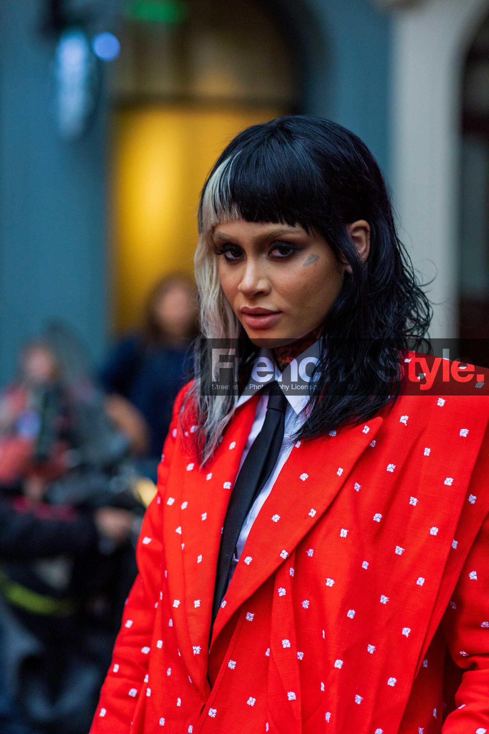 Kehlani, red, blazer, print, tie, fashion week, frenchystyle, FW, jonathan paciullo, street style, SS 22, SPRING SUMMER 2022, LFW, LONDON, vertical, atmosphere details, detail